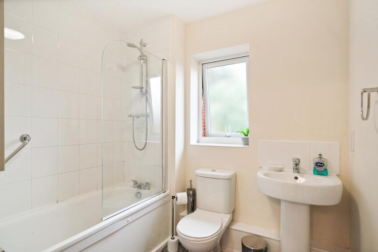 Peaceful 2Br Flat With Historic Bottle Kilns View & Free Parking Located Near City Centre Stoke-on-Trent Eksteriør billede