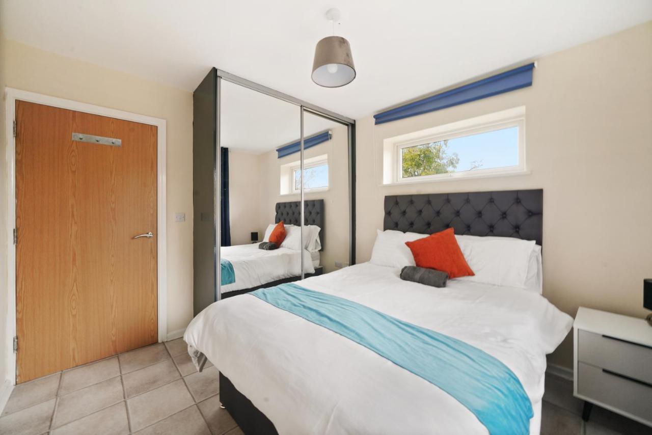 Peaceful 2Br Flat With Historic Bottle Kilns View & Free Parking Located Near City Centre Stoke-on-Trent Eksteriør billede